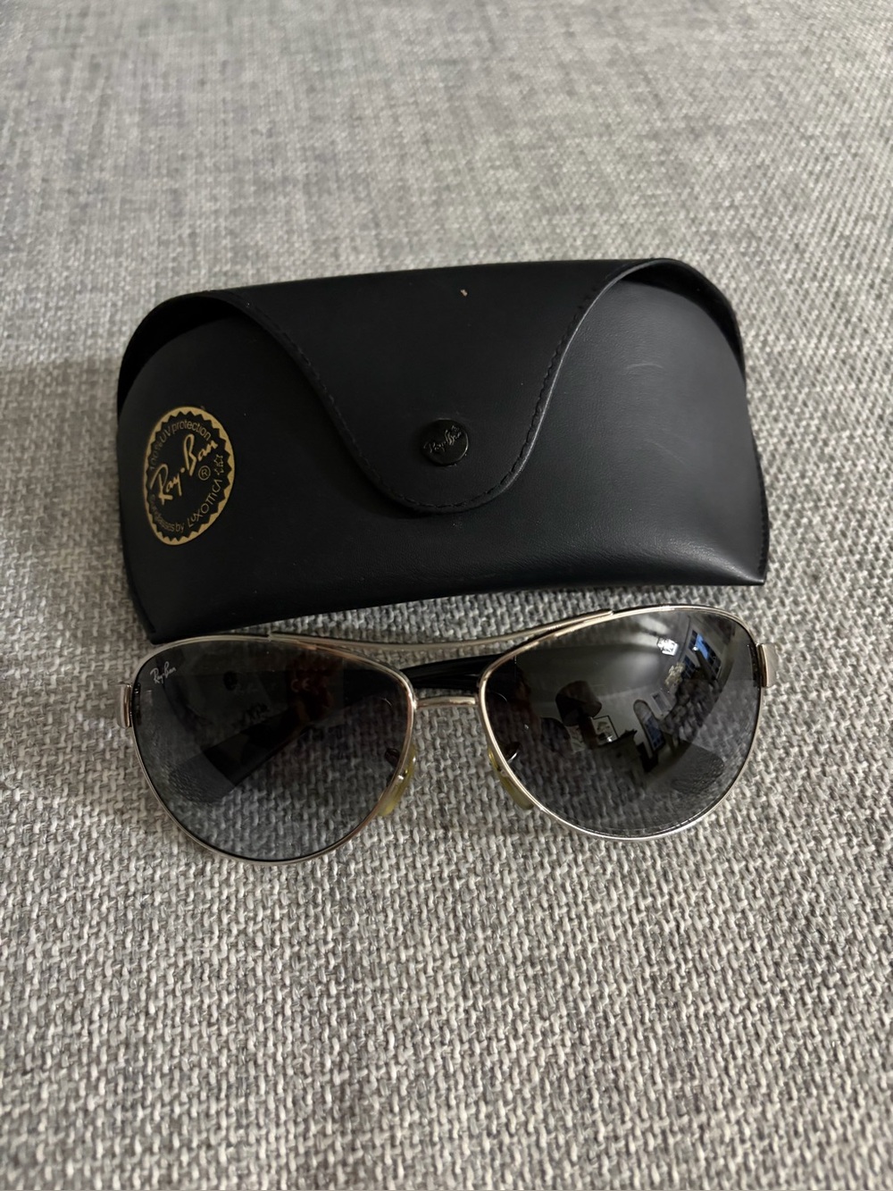 Ray-Ban Womens Aviator Sunglasses in Black and Silver